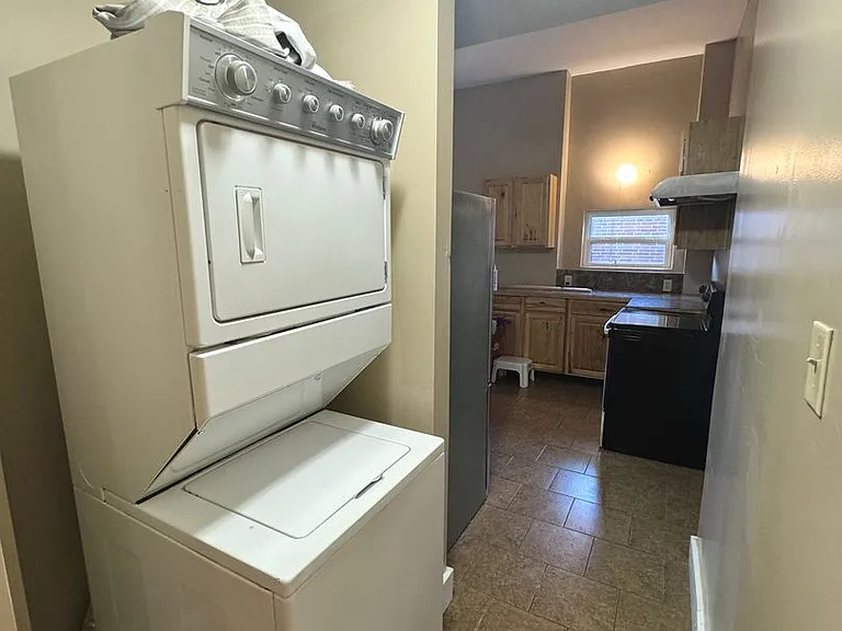 337 N Ellis St — Photo 10