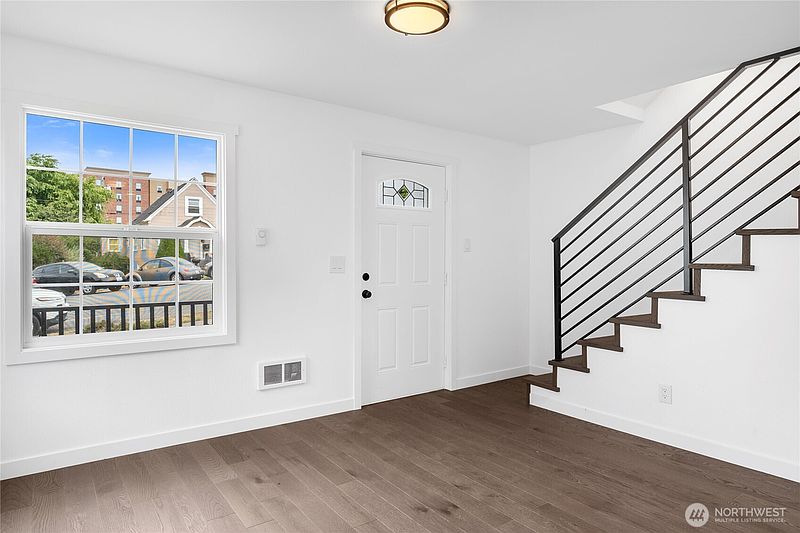 4th image of 2928 Nassau Street