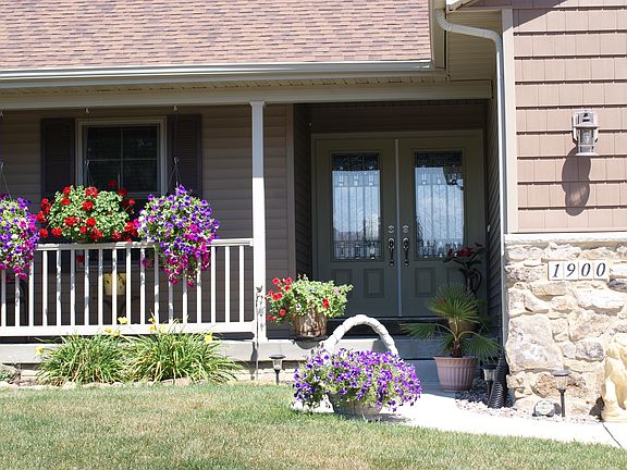 Porch with Double Doors!