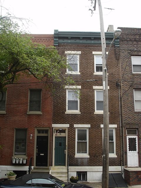 1st image of 638 Catharine St Floor 3