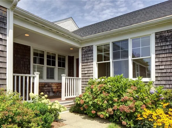 169 Ferry Landing Cir, Portsmouth, RI 02871