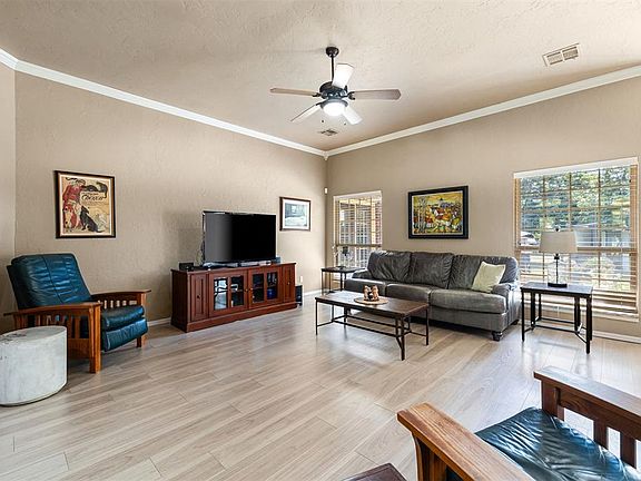 5th image of 1103 Woodbrook Dr