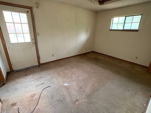 5th image of 302 Madison Dr