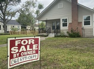 113 W Santiago St, Refugio, TX 78377