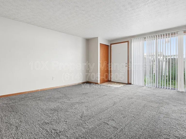 2523 Burgandy Ln — Photo 3