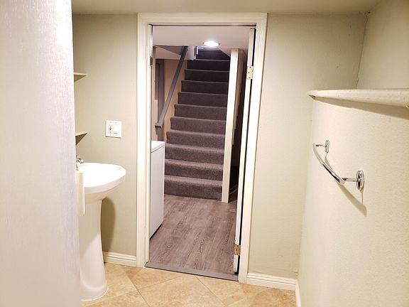 4th image of 68 Hawthorne Way #B