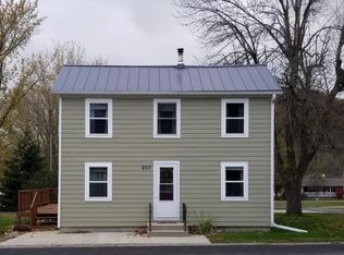 207 N 7th St, Brownsville, MN 55919