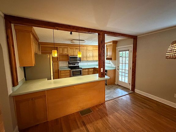 4th image of 522 Grove Rd