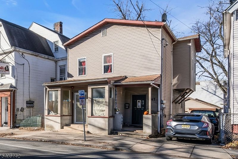 1st image of 647 Scotland Rd