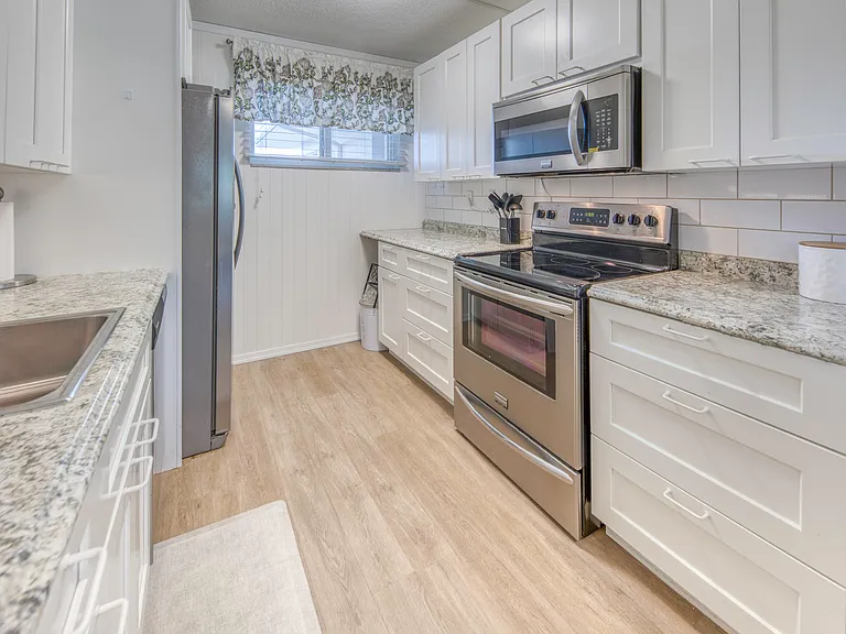 2566 Garden Dr S — Photo 4