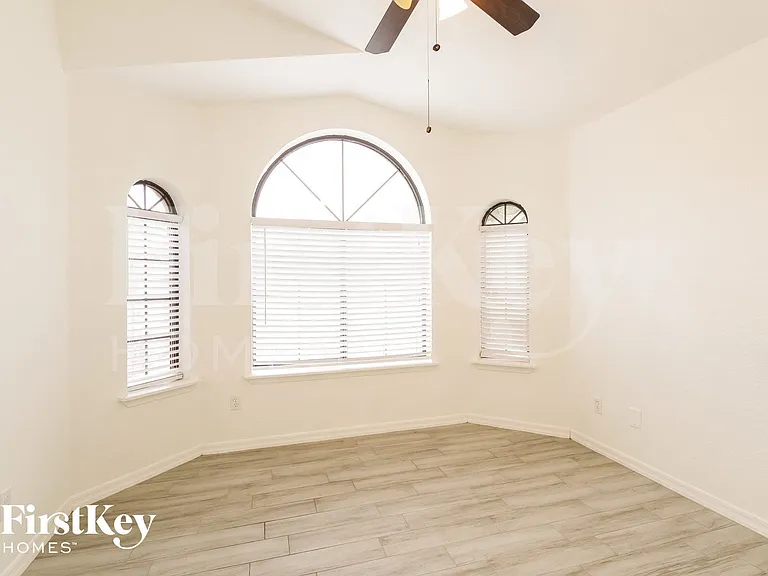 1622 E Villa Theresa Dr — Photo 11