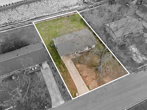 4th image of 2948 Caffey St