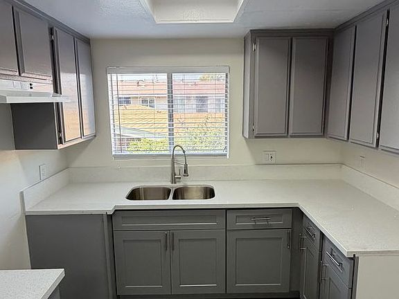 4th image of 1064 Cedar Ave APT D