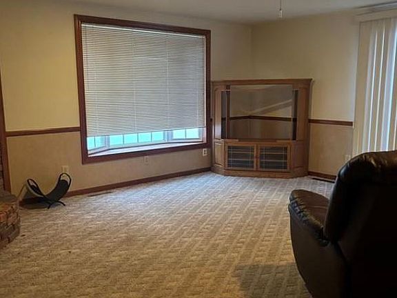 3rd image of 6099 Brookwood Dr