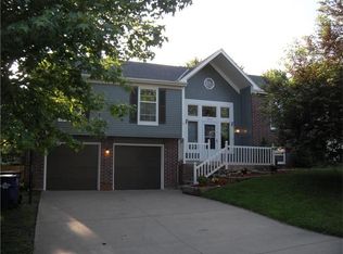 12415 S Seminole Dr, Olathe, KS 66062