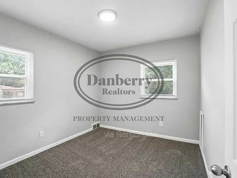 822 Searles Rd — Photo 21