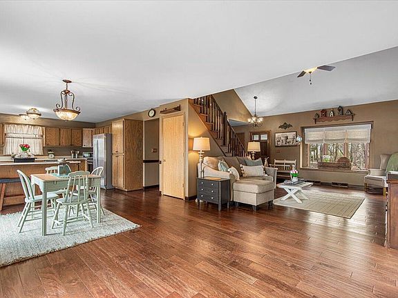 3rd image of 809 Amy Belle Lake ROAD
