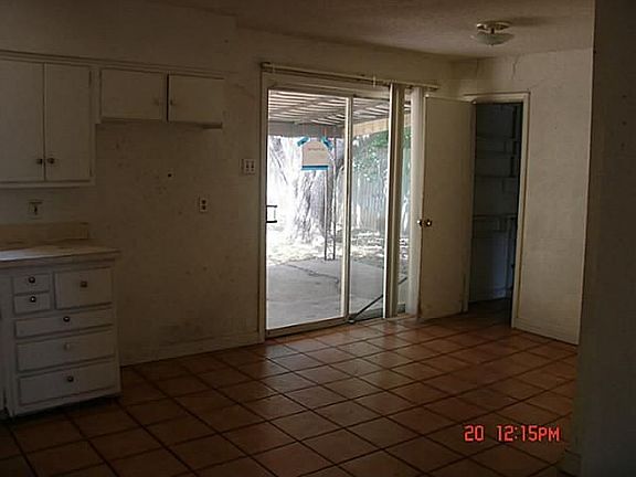 4th image of 2510 Plaza St