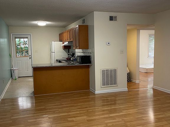3rd image of 1005 Carlton Ave APT C