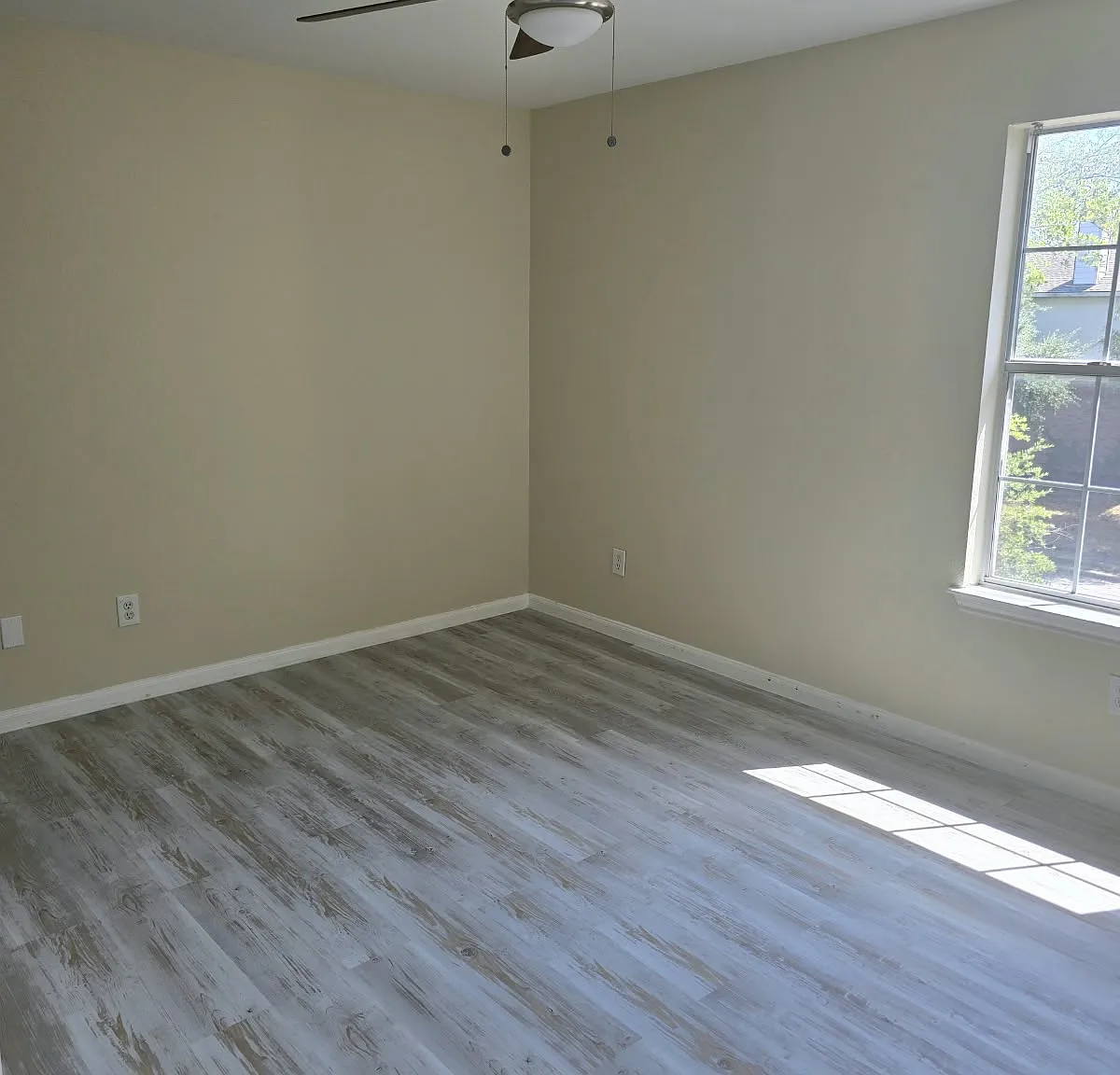 4 bed, 2.5 bath, 2577 sqft, $2,195 — Photo 3