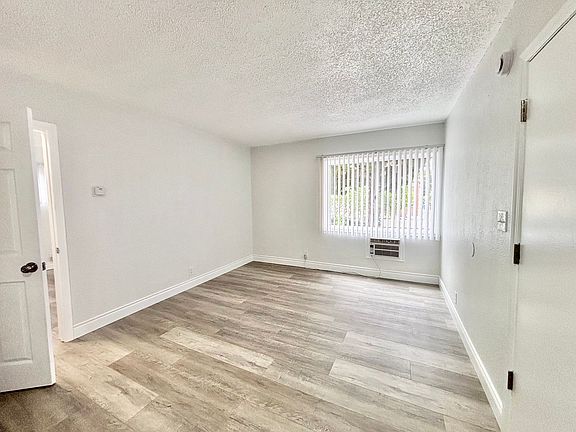 4th image of 4241 Van Horne Ave #5