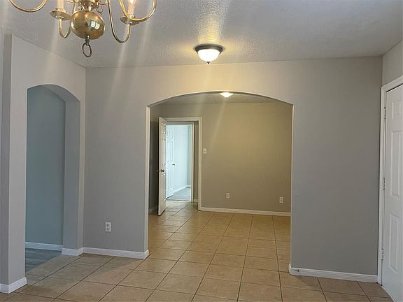 4th image of 4022 Leighann Lane Dr