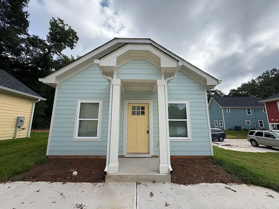 185 Barnett Shoals Rd #B