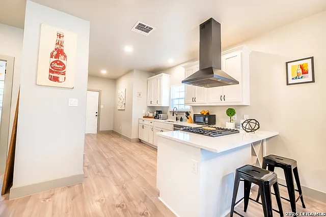 1123 S Olive St — Photo 9