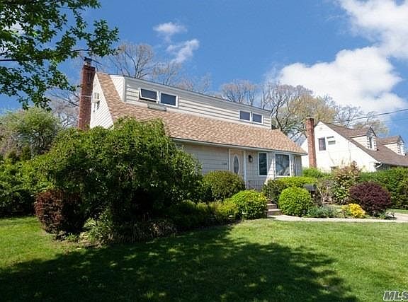 2nd image of 129 Sullivan Ave
