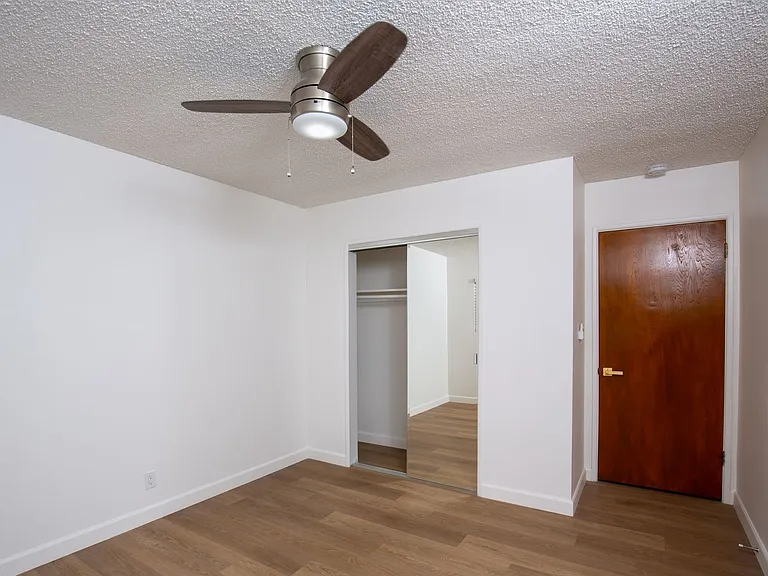 445 E Magnolia Blvd — Photo 26