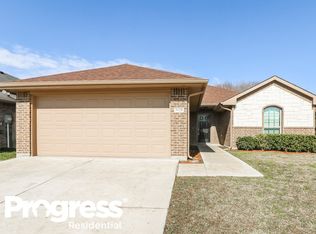 3125 Royal Crest Dr, Fort Worth, TX 76140