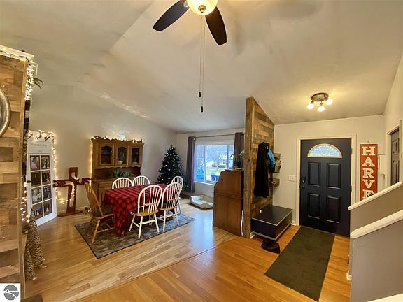 4th image of 458 Sierra Dr