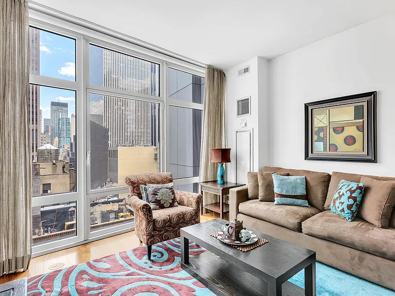 1600 Broadway #18F — Photo 1