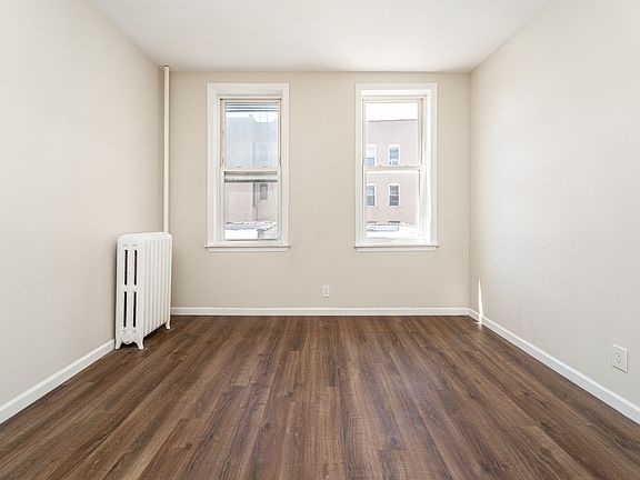 4th image of 27-14 Crescent St #1F