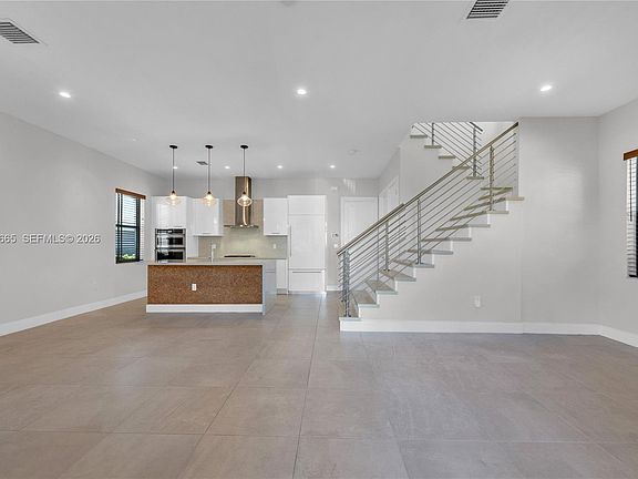 5th image of 8217 NW 46th St