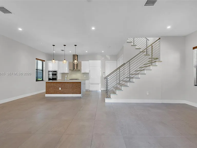 8217 NW 46th St — Photo 5