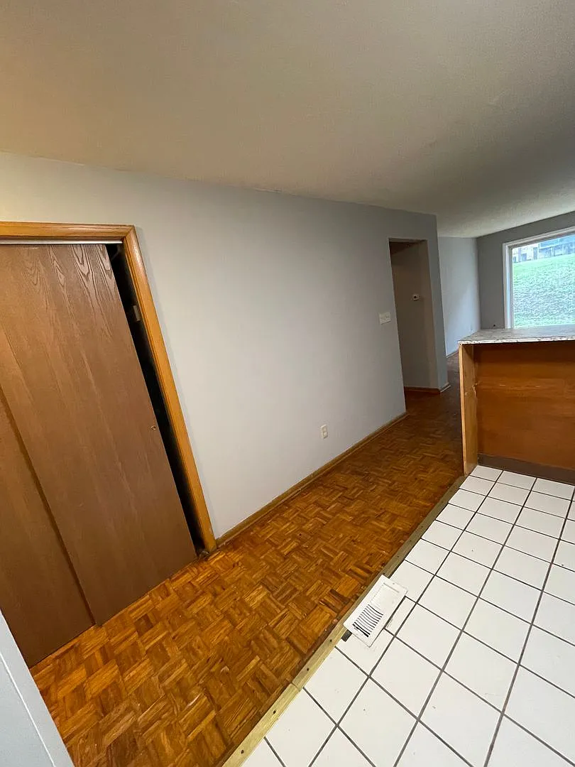 North Campus 2 bedroom 1 bath apartments — Photo 4
