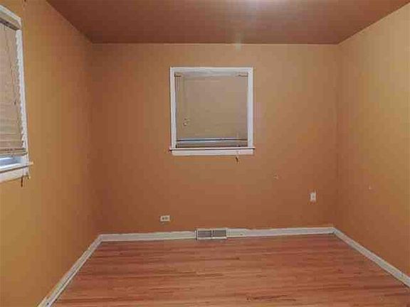 4th image of 10307 S 82nd Ave