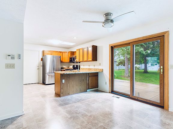 4th image of 2786 Tinkers Ln #37