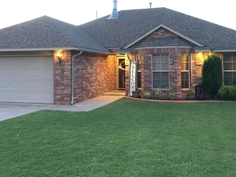 1229 W Johnathan Way — Photo 1