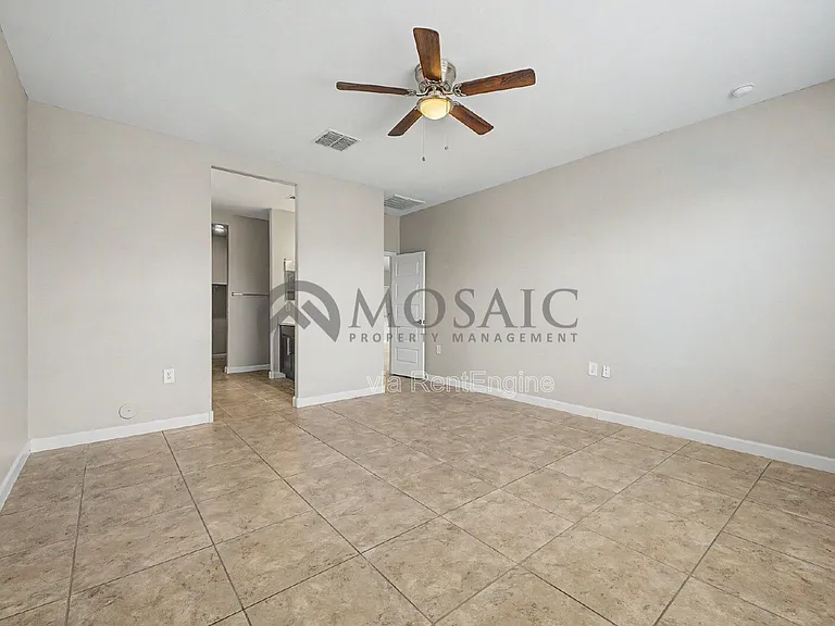 10617 S 54th Ln — Photo 12