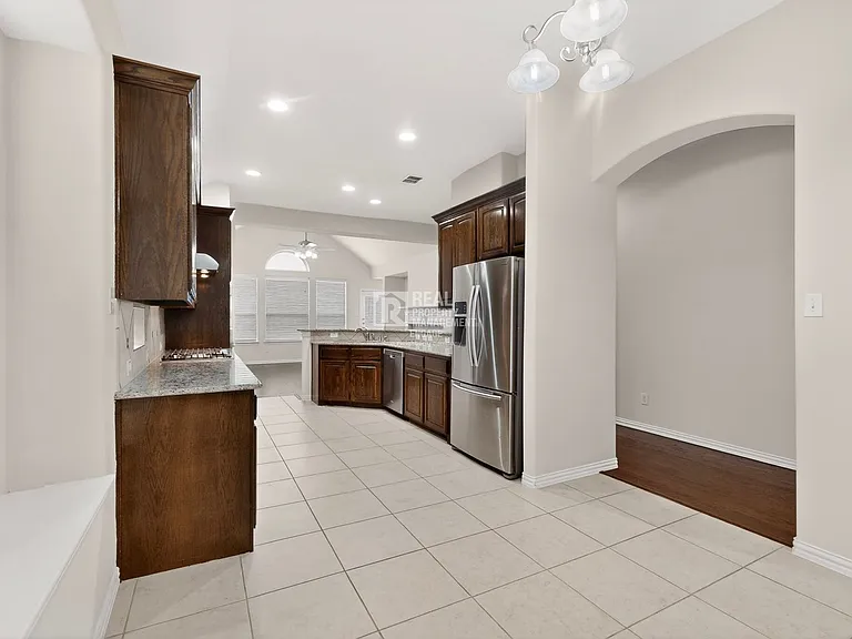 963 Cougar Dr — Photo 16