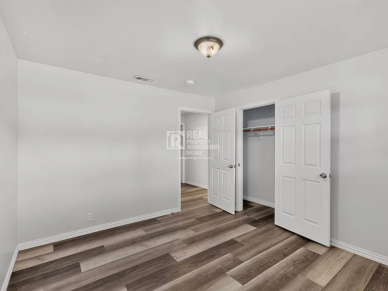 4401 Steven St — Photo 32