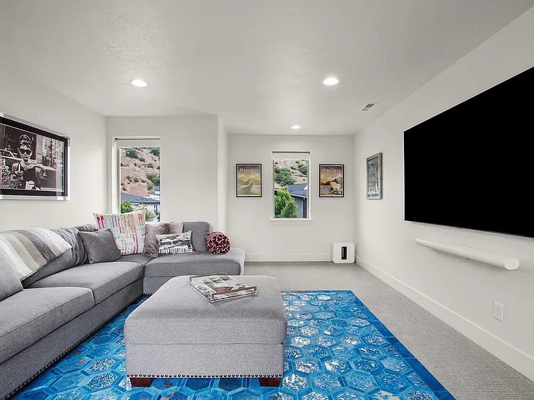 2548 E Warm Springs Ave — Photo 44