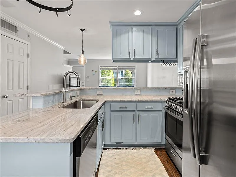 2 bed, 1.5 bath, 950 sqft, $1,800 — Photo 3