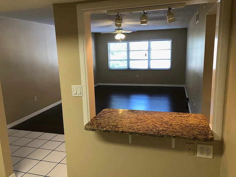 Citadel Apartments of Sarasota — Photo 9