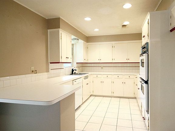 4th image of 1838 Millwood Dr