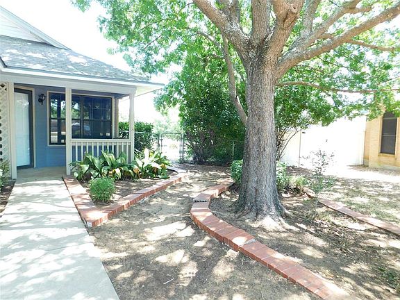 2nd image of 404 Woodson Cir