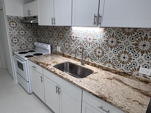 2nd image of 532 W Division St #3