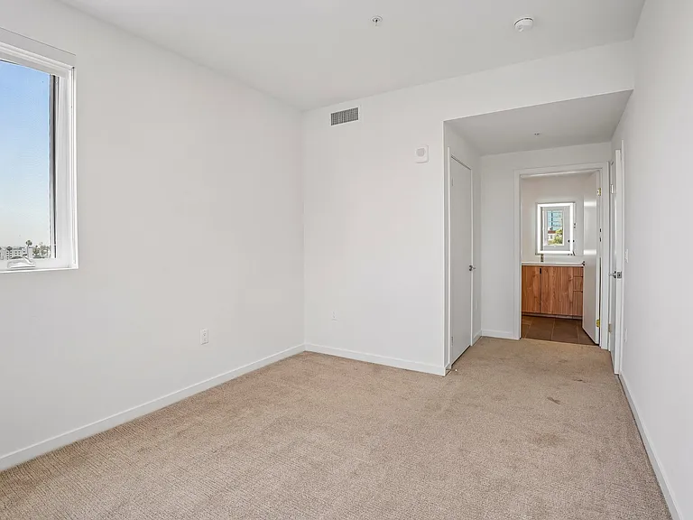 689 S Catalina — Photo 44